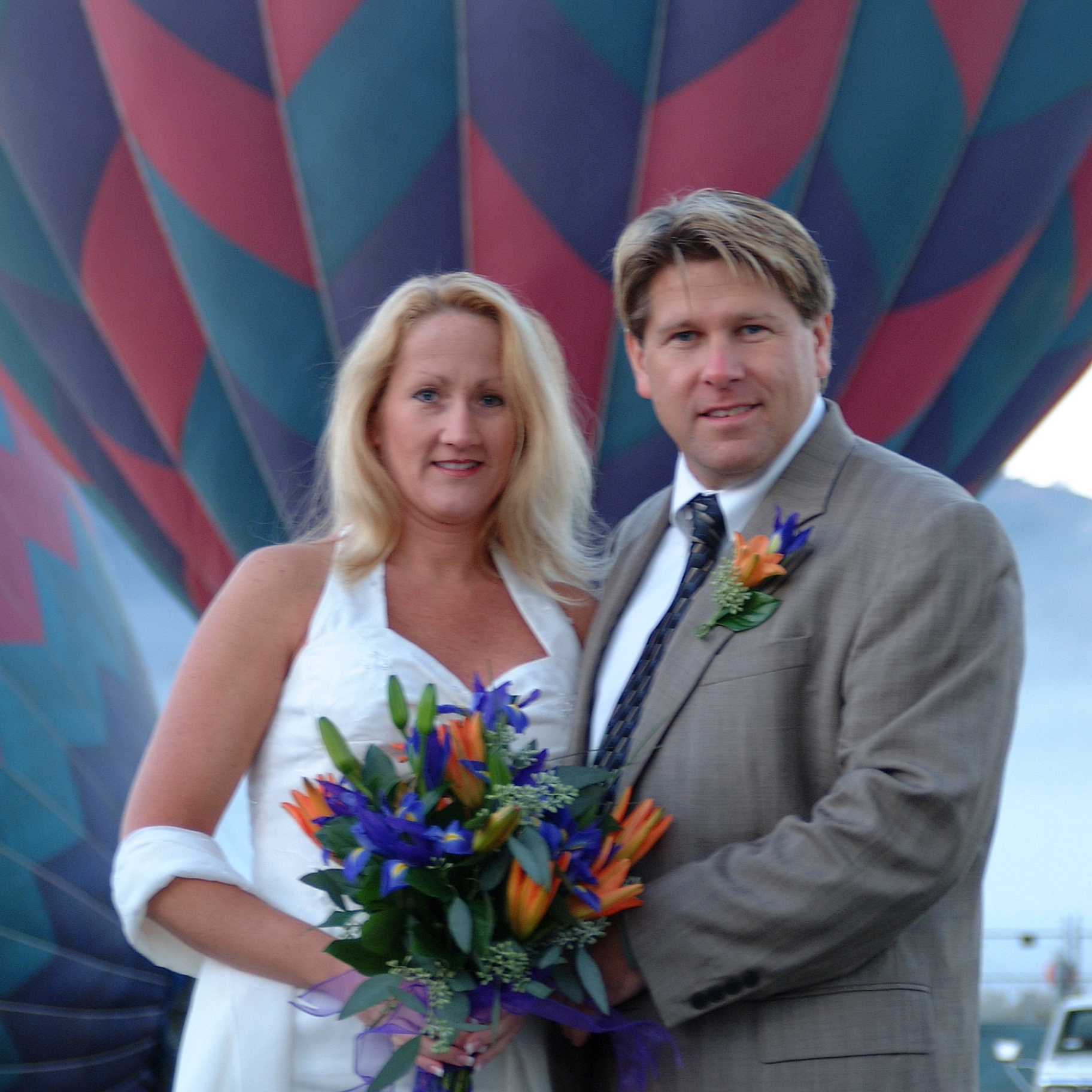 Shawn and Janice wedding day with hot air balloon